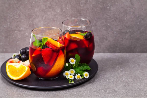 Kırmızı şarap Sangria içecek