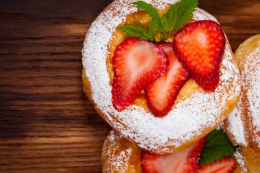 Süzme peynir - Vatrushka ile yuvarlak buns