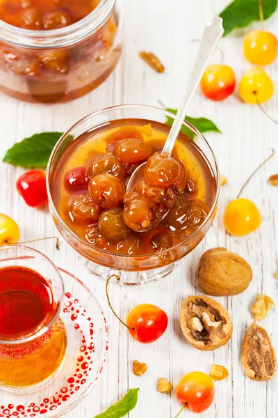 Cherry Jam med nötter — Stockfoto