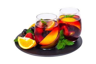 Karides çorbası ile domates, brokoli ve Mısır izole beyaz arka plan üzerinde. Seçici odak.