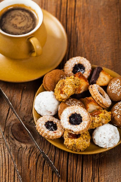 Zelfgemaakte Europese Bakkerij Stijl Cookies Verschillende Smaken Selectieve Aandacht — Stockfoto