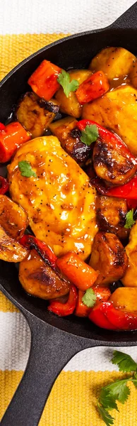 Roasted Chicken Breasts Potatoes Carrot Bell Peppers Selective Focus — Stock Photo, Image