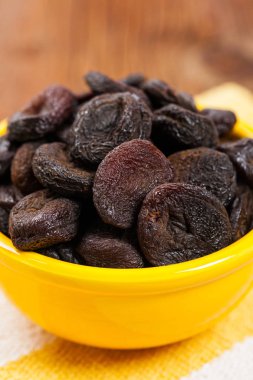 Organik Kuru Kayısı. Seçici odak.