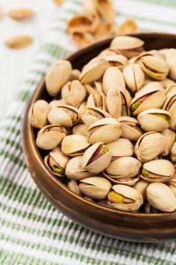 Deniz tuz kavrulmuş fıstık arka plan. Seçici odak.