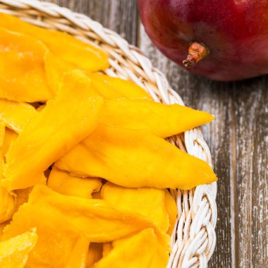 Kurutulmuş Mango meyve. Seçici odak.