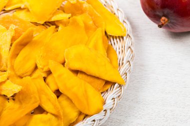 Kurutulmuş Mango meyve. Seçici odak.