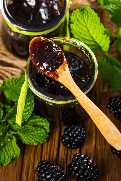 블랙베리 Jar Blackberry Jam Preserve Old Wooden Background 선택적 — 스톡 사진