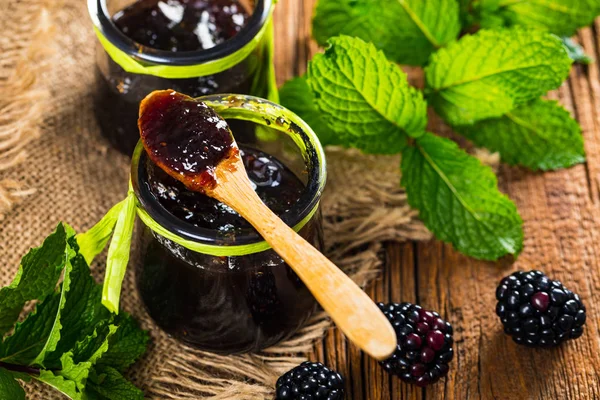 블랙베리 Jar Blackberry Jam Preserve Old Wooden Background 선택적 — 스톡 사진