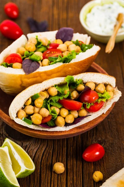 Garbanzo Bean Salada Grão Bico Veggie Pitas Foco Seletivo — Fotografia de Stock