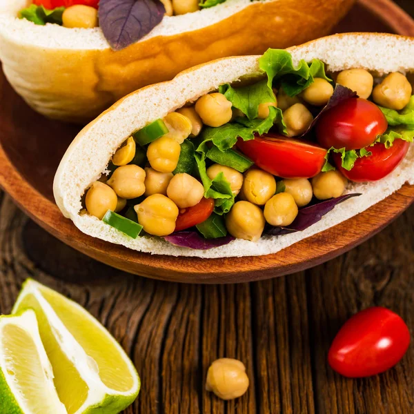 Garbanzo Bean Salada Grão Bico Veggie Pitas Foco Seletivo — Fotografia de Stock