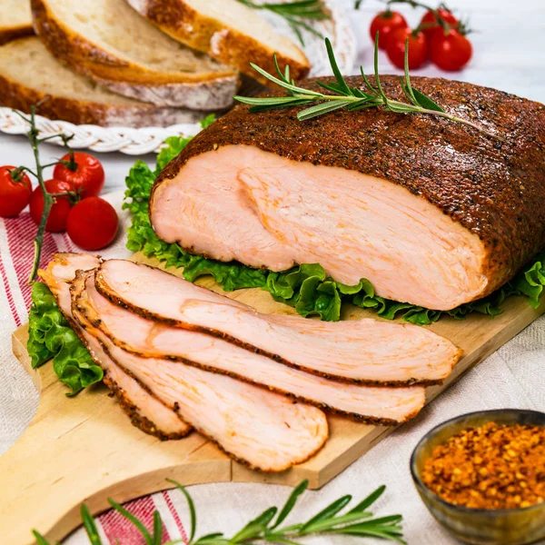 Truthahnbrust Deli Roasted Sliced Cajun Style Lunch Meat Auf Holz Stockfotografie Lizenzfreie Fotos C Alisafarov 418589276 Depositphotos