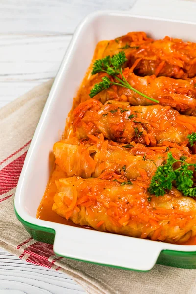 Rollos Col Rellenos Con Carne Molida Arroz Enfoque Selectivo — Foto de Stock