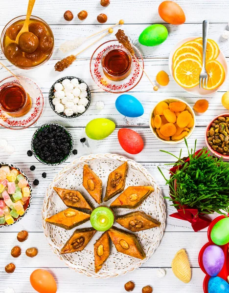 Kolorowe Jaja Źródła Pszenicy Wielkanoc Tradycyjne Słodycze Dla Novruz Ramadan Zdjęcia Stockowe bez tantiem