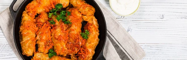 Rollos Col Rellenos Con Carne Molida Arroz Enfoque Selectivo — Foto de Stock