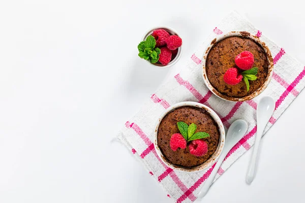 Mikrowellen Schokoladenkuchen Instant Schokoladenkuchen Portionsschüssel Selektiver Fokus — Stockfoto