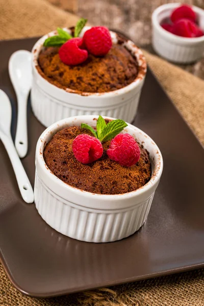 Mikrowellen Schokoladenkuchen Instant Schokoladenkuchen Portionsschüssel Selektiver Fokus — Stockfoto