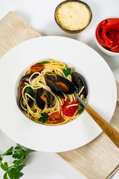 Meeresfrüchte Pasta Spaghetti Mit Muscheln Und Tomaten Italienische Küche Selektiver — Stockfoto