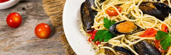 Meeresfrüchte Pasta Spaghetti Mit Muscheln Und Tomaten Italienische Küche Selektiver — Stockfoto