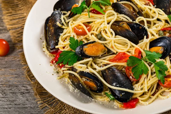 Meeresfrüchte Pasta Spaghetti Mit Muscheln Und Tomaten Italienische Küche Selektiver — Stockfoto