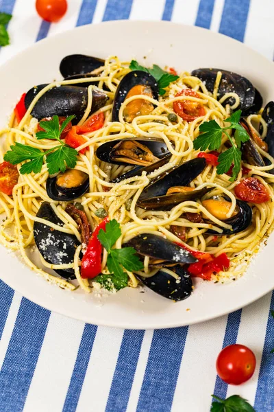 Meeresfrüchte Pasta Spaghetti Mit Muscheln Und Tomaten Italienische Küche Selektiver — Stockfoto