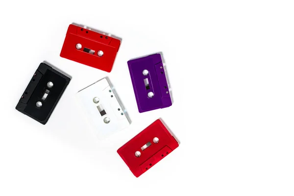 Audio Cassette Compact Analoge Magneetband Geïsoleerd Witte Achtergrond Selectieve Focus — Stockfoto