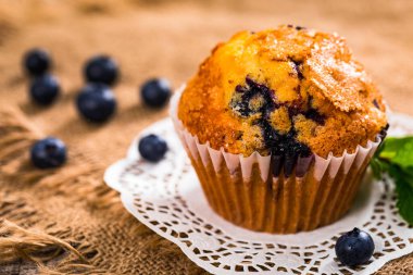 Taze yabanmersinli yaban mersinli kek. Seçici odak.