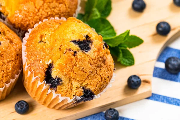 Muffins Com Mirtilos Mirtilos Frescos Foco Seletivo — Fotografia de Stock