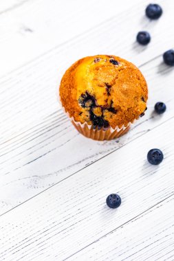 Ev yapımı taze yabanmersinli kek. Seçici odak.