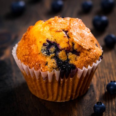 Ev yapımı taze yabanmersinli kek. Seçici odak.