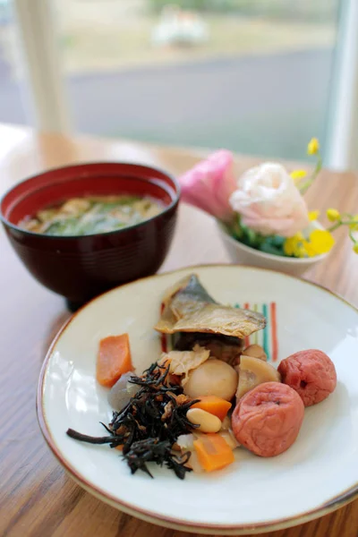Здоровий японські congee сніданок з зустрітися м'яч і ingradients — стокове фото