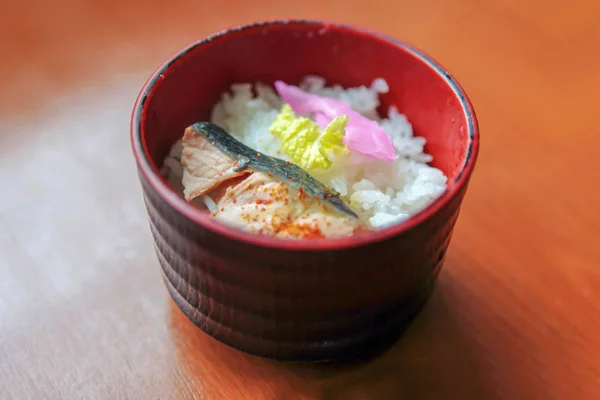 ライスとサーモンの和食の朝食 — ストック写真