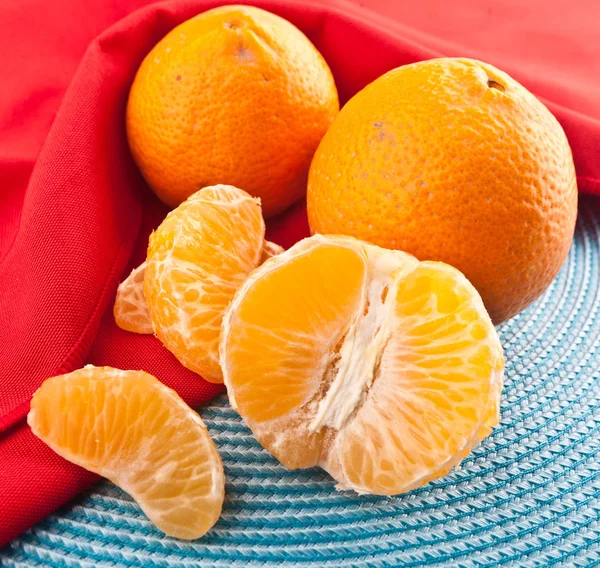 Descascado laranja fresco, close-up — Fotografia de Stock