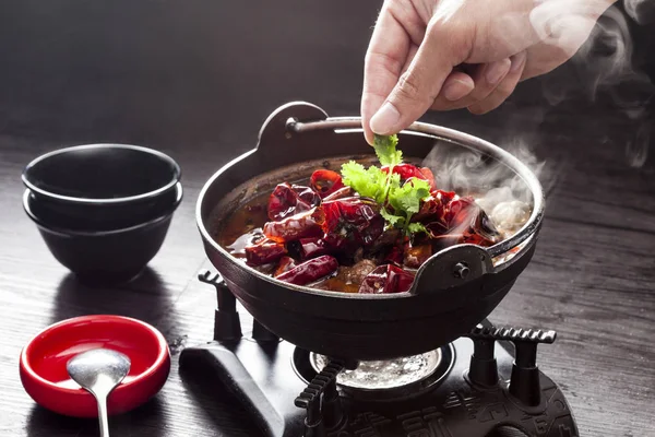 Sichuan biber pot, geleneksel Çin baharatlı yemekleri