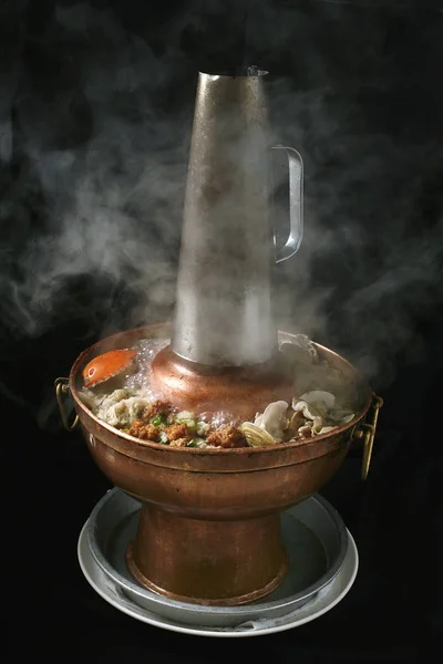 Güveç taze biftek ve yengeç Beijing tarzı