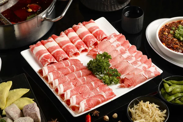 Sıcak pot, Çin yemeği için ham sığır eti