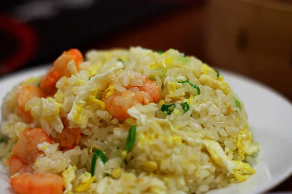 Arroz frito de camarão, estilo chinês — Fotografia de Stock