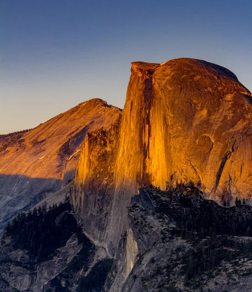 Ηλιοβασίλεμα στο Half Dome, εθνικό πάρκο Yosemite — Φωτογραφία Αρχείου