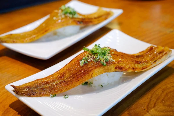 日本料理的鳗鱼寿司，鳗鱼寿司，选择性焦点 — 图库照片