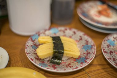 yumurta suşi, tamago suşi Japon yemekleri portre