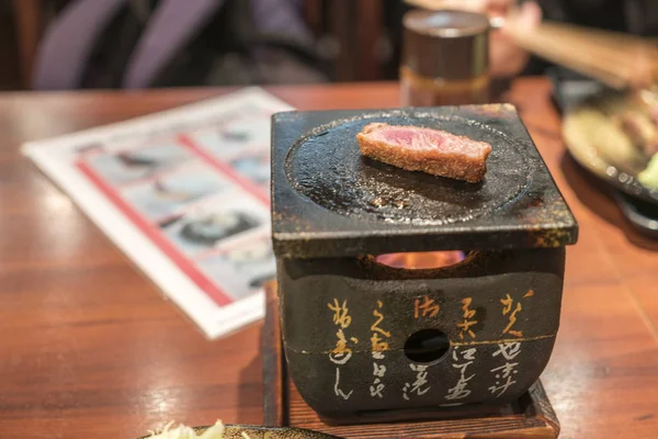 Japanese Beef Cutlet Wagyu Katsu on heat plat — Stock Photo, Image