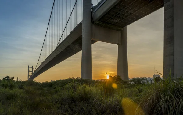 Sunset under the Tsing Ma Bridge of Hong Kong. — Stock Photo, Image