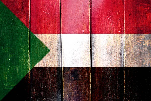 Vintage vlajka Súdánu na grunge dřevěný panel — Stock fotografie