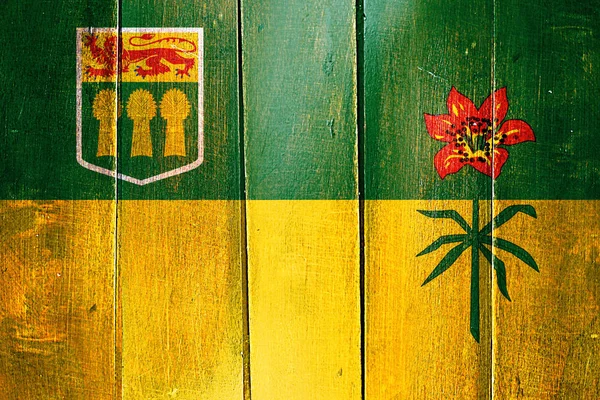 Vintage vlag van Saskatchewan op grunge houten paneel — Stockfoto