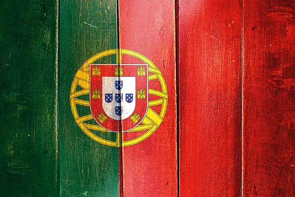 Vintage portugiesische Flagge auf Grunge Holzplatte — Stockfoto