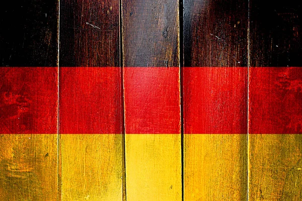 Deutsche Flagge auf Grunge-Holzplatte — Stockfoto