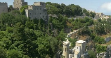 panoramik Norman kalesi ve Torretta Pepoli
