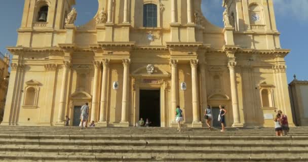 Hauptstraße in noto — Stockvideo