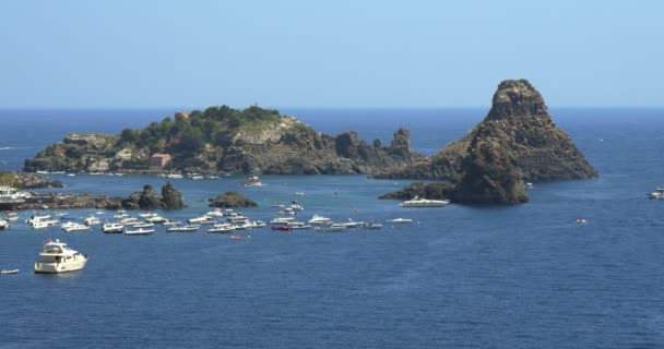 Islas Ciclopeas vista al mar — Vídeo de stock