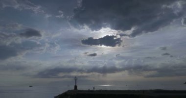 Cattolica küçük liman girişinde deniz feneri 