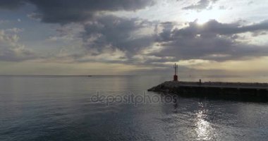 Cattolica küçük liman girişinde deniz feneri 